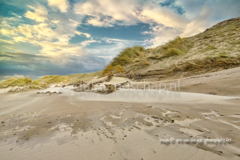 strand en duin na een storm Noord-Holland