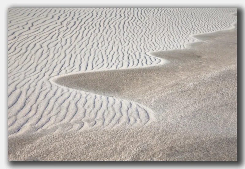 Noordzeestrand met vormen en patronen in de natuur