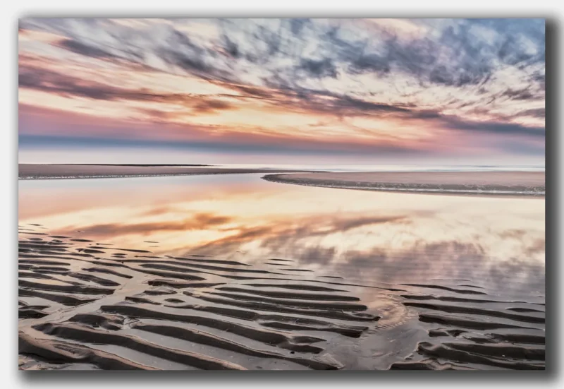 Zeegezicht vanaf het strand met de Noordzee bij een zonsondergang